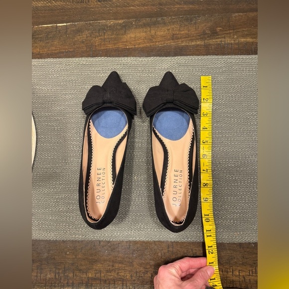 Journee Collection Black Bow Women's Shoes - Picture 6 of 7